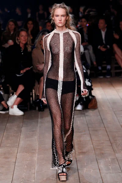 Look 11